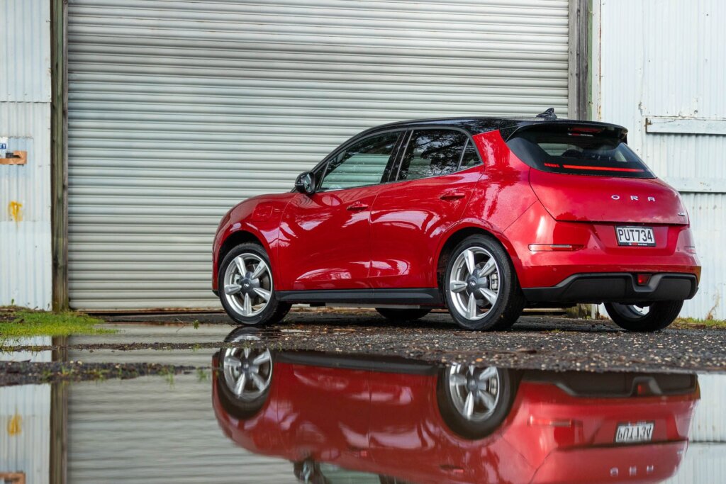 Two tone colour adds visual interest.