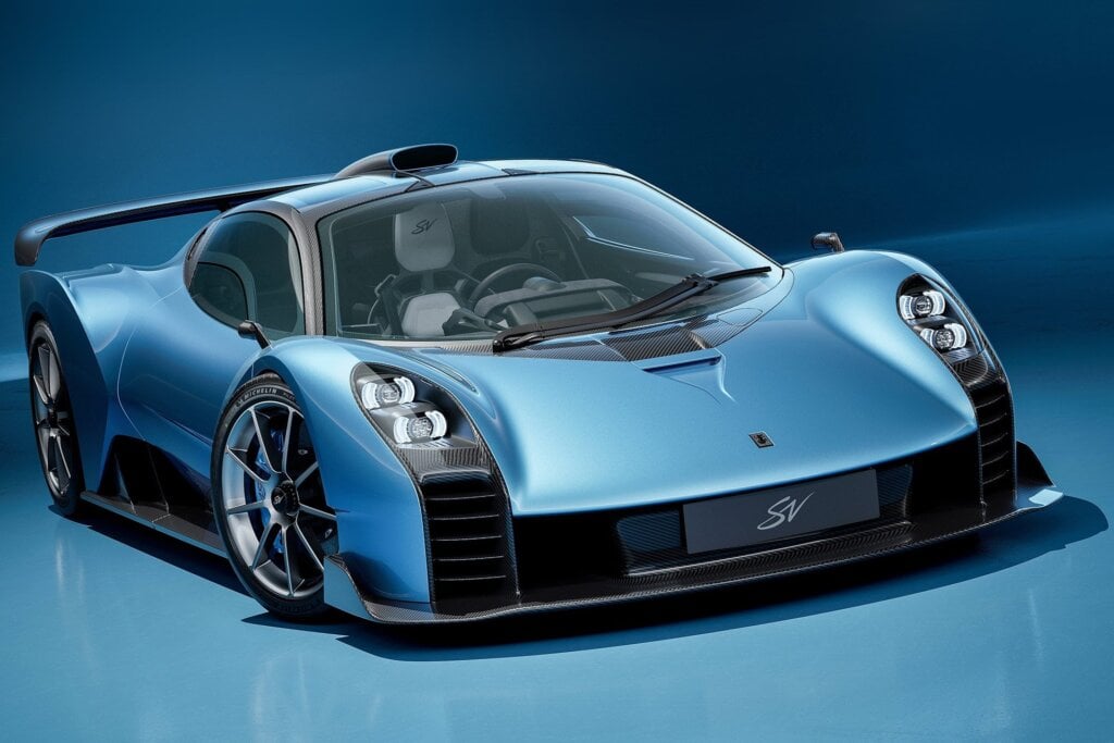 So sassy the LM GTR, retaining the central driving position of yore.