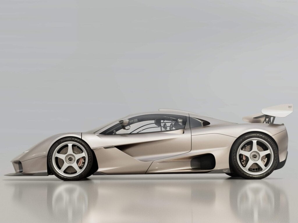 Not quite as pretty as the LM GTR, to my mind. Still a 10 though.