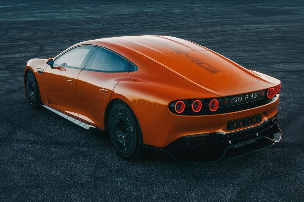 Looks pretty aero efficient with the sloping roof and big diffusor.