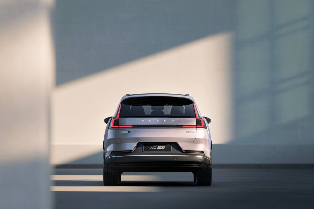 Rear end, tidy as, with typical Volvo tail light shape.