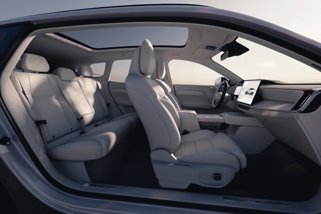 Nothing like a good cutaway to get some idea of cabin size.