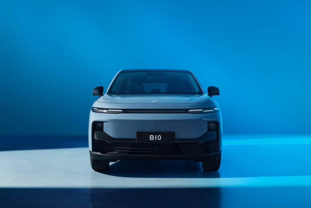 Snazzy lighting up front. Simple fascia too.