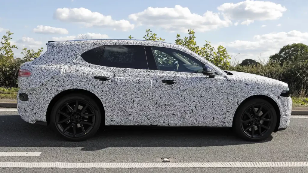 Relatively conventional styling here with short front overhang, and no real droop in the roofline.