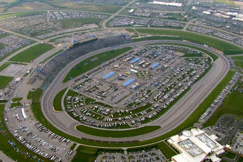 Why it is called the tri-oval circuit.