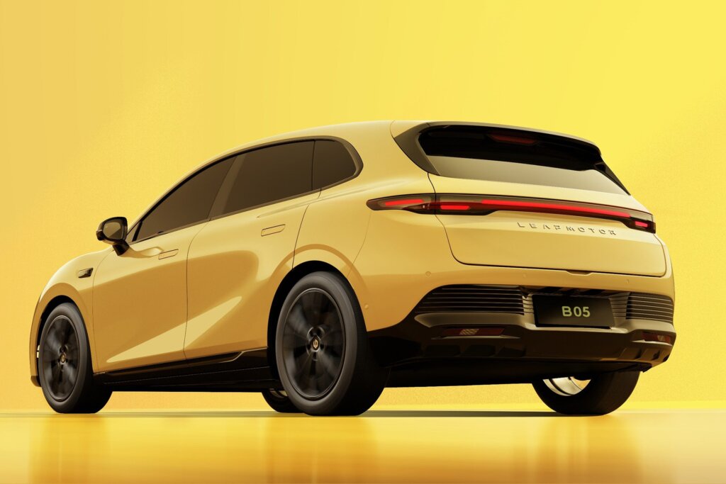 Smart look at the rear too. Love those spinning wheels while it is standing still. Clever.