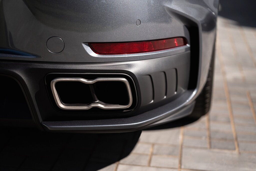 Hot looking exhaust outlets too.