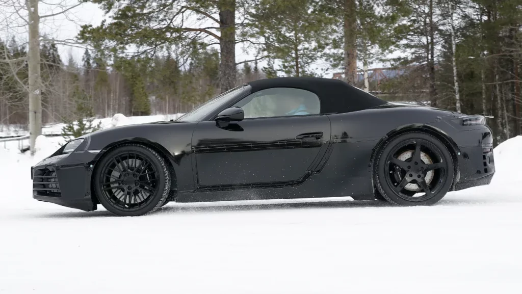 Pretty nice looking sportster is the new 718. Porsche stylists change it and keep it the same, somehow.