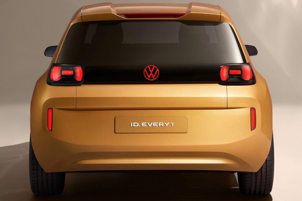 The rear of the Lupo with taillights similar in shape to headlights.