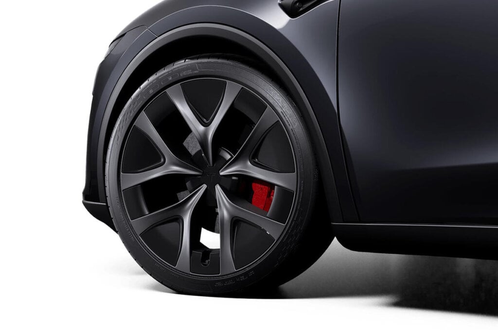 Meaty wheels with low profile rubber and enhanced brakes with red calipers mark out the Tesla Model Y Performance.