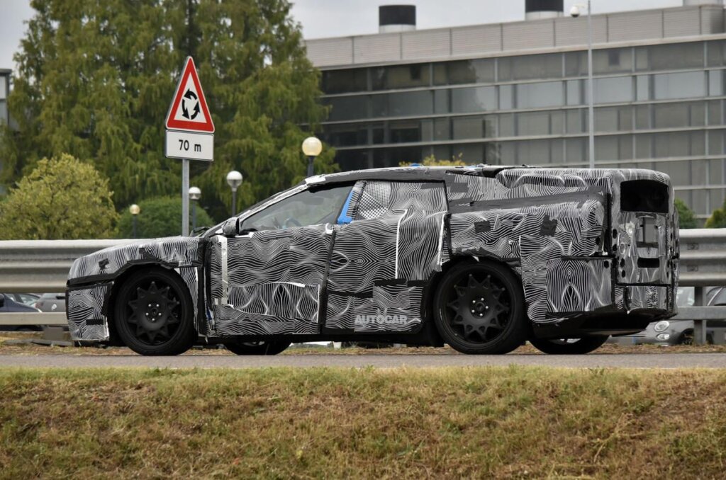 So the rear end is obviously just a big box, but the front looks more like it could be for real.