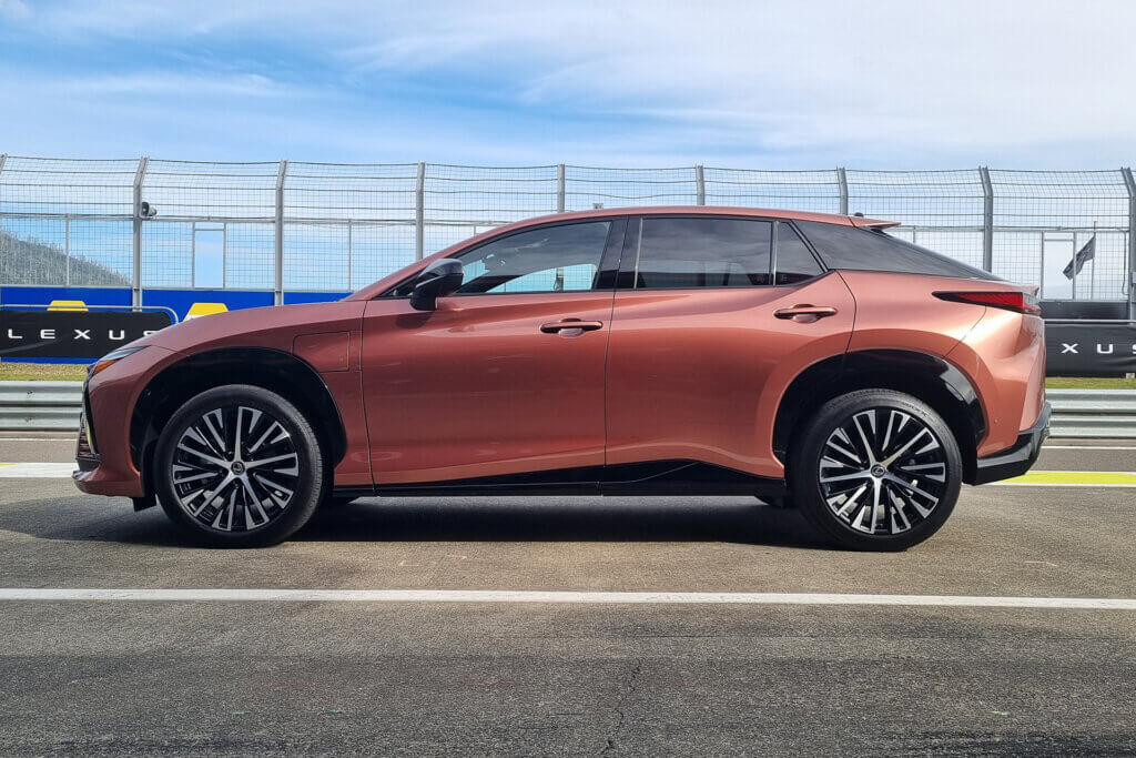 Vehicle image 4