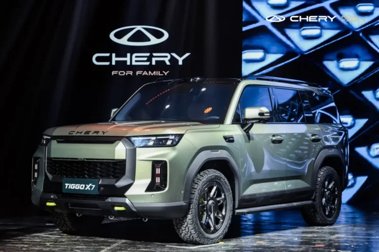 Green Chery Tiggo X7 rugged SUV on stage at its preview event in China