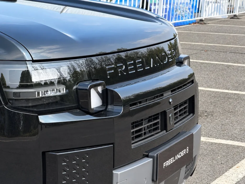 Close-up of the Freelander 8 interlocking headlight and Freelander lettering on the bonnet