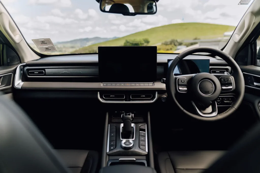 Dashboard of the GWM Cannon Hi4-T PHEV with 15.6-inch touchscreen and digital driver display